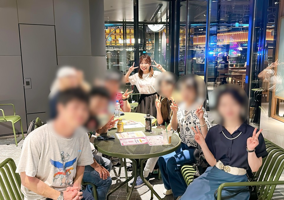 大阪梅田のタイムアウトマーケット大阪で開催したお悩み相談付き友活カフェ会の集合写真
