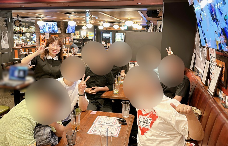 大阪梅田のHUBエキマルシェ大阪ウメスト店で開催した初参加さん限定カフェ会の集合写真