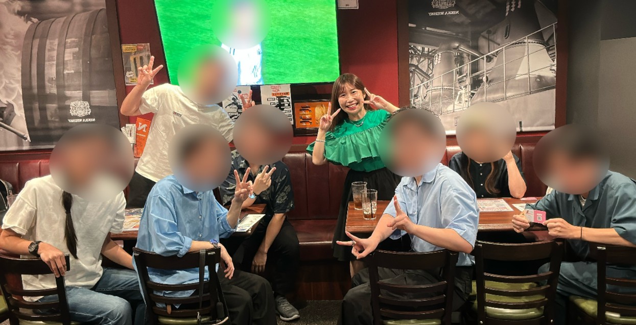 大阪梅田のHUBエキマルシェ大阪ウメスト店で開催した初参加さん限定カフェ会の集合写真