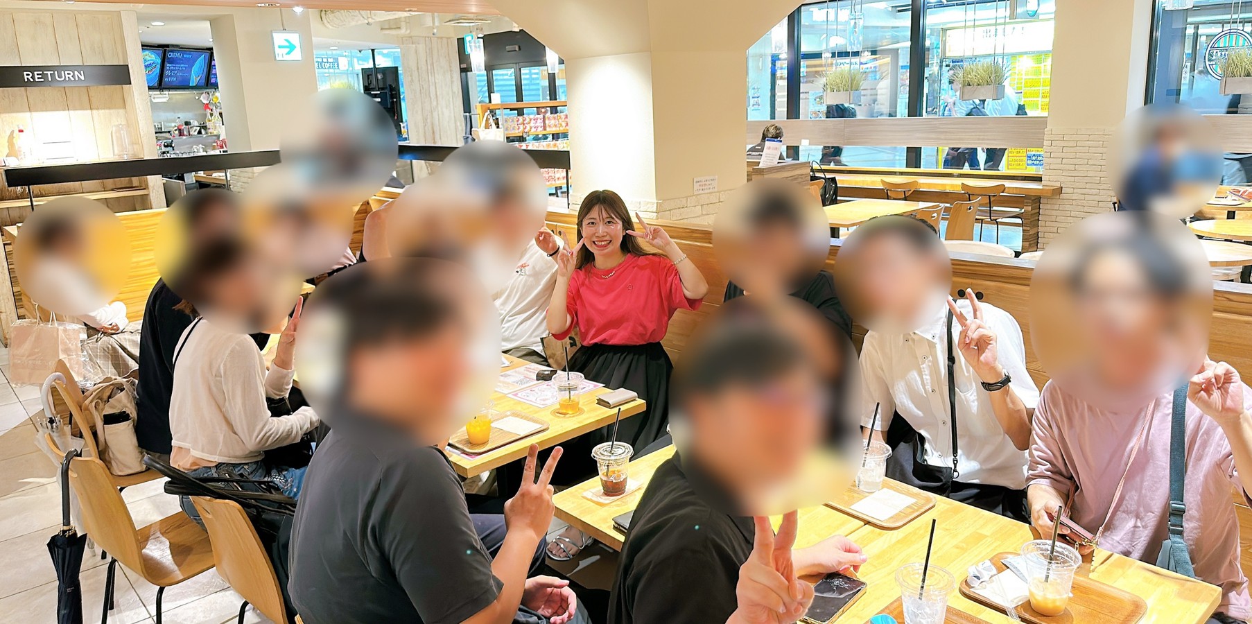 大阪梅田のベシャメルカフェで開催した平成生まれ限定カフェ会の集合写真