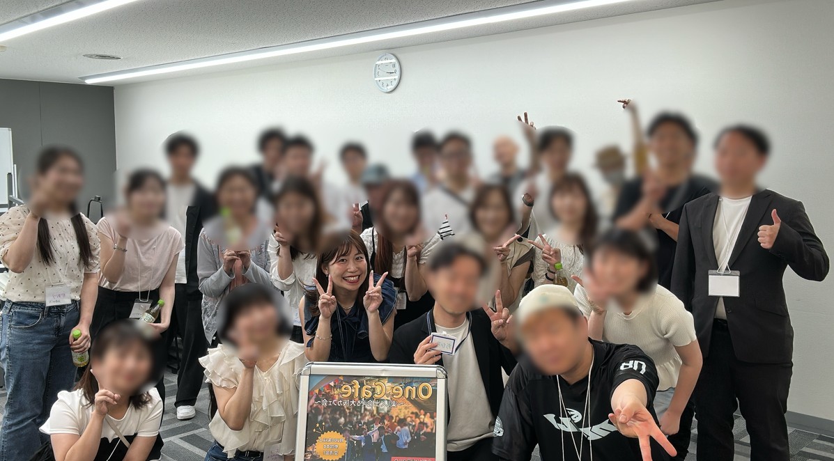 大阪梅田の大規模カフェ会に参加した皆さんの集合写真