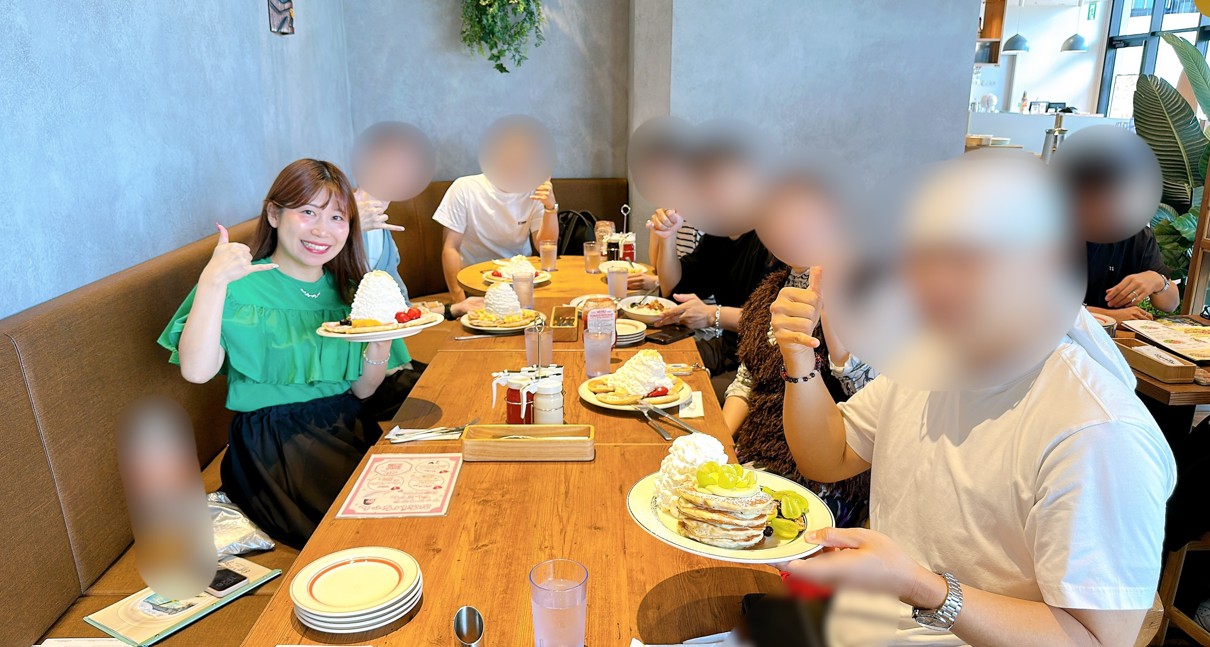 大阪梅田のEggs 'n Thingsで開催したパンケーキランチ交流会の集合写真