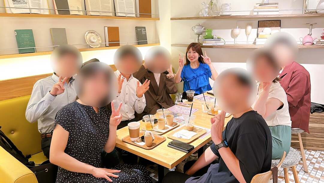 大阪梅田のSNS情報交換カフェ会に参加した皆さんの集合写真