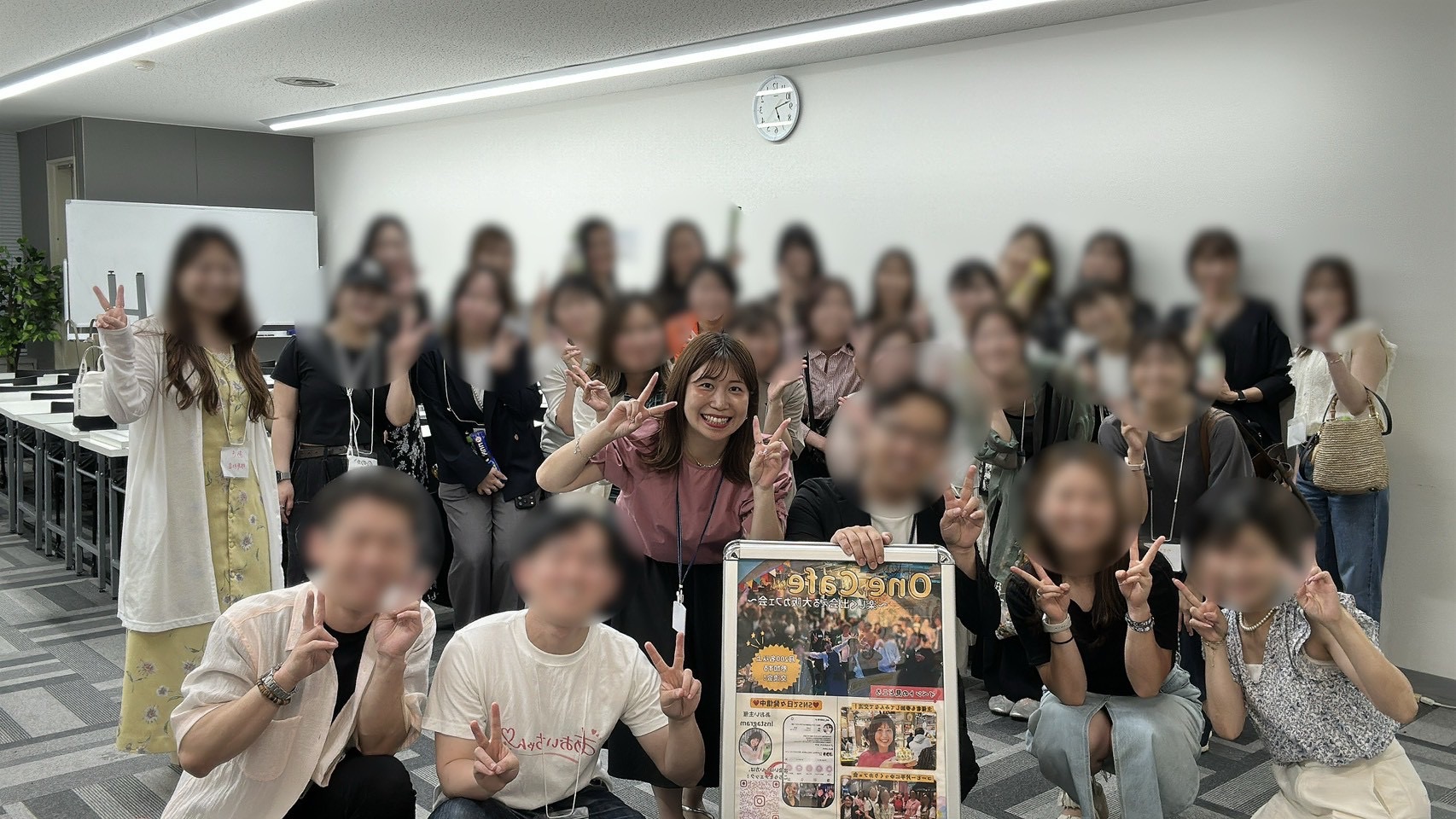大阪梅田の女性限定大規模カフェ会に参加した皆さんの集合写真